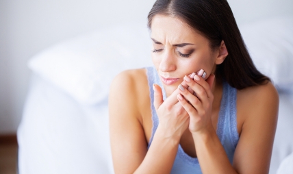 how to handle pain after your tooth extraction